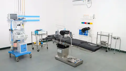 An operation theatre with an operating table and an anaesthesia machine